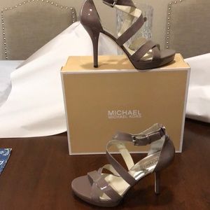 Micheal Kors platform heels 👠